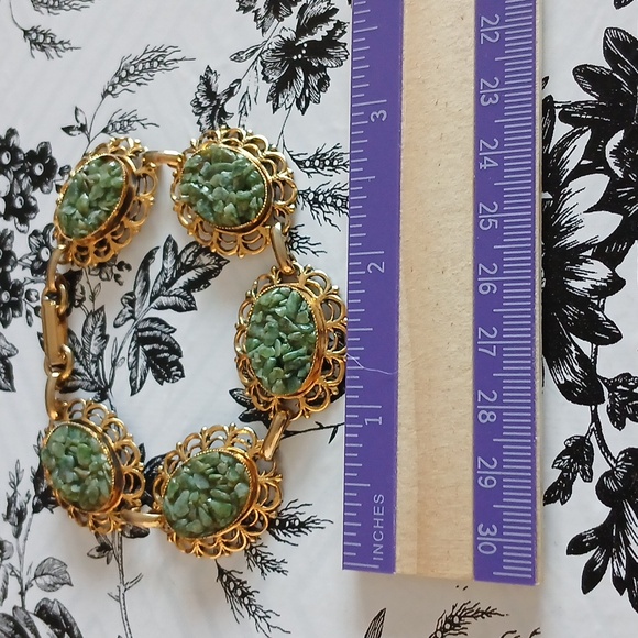 Vintage Elegant Goldtone Green Crushed Faux Stone Lace Border Link Bracelet - Picture 3 of 12